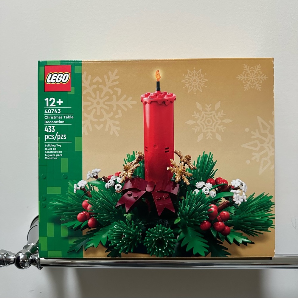 Sealed LEGO Christmas Table Decoration Set 40743 with candle and greenery